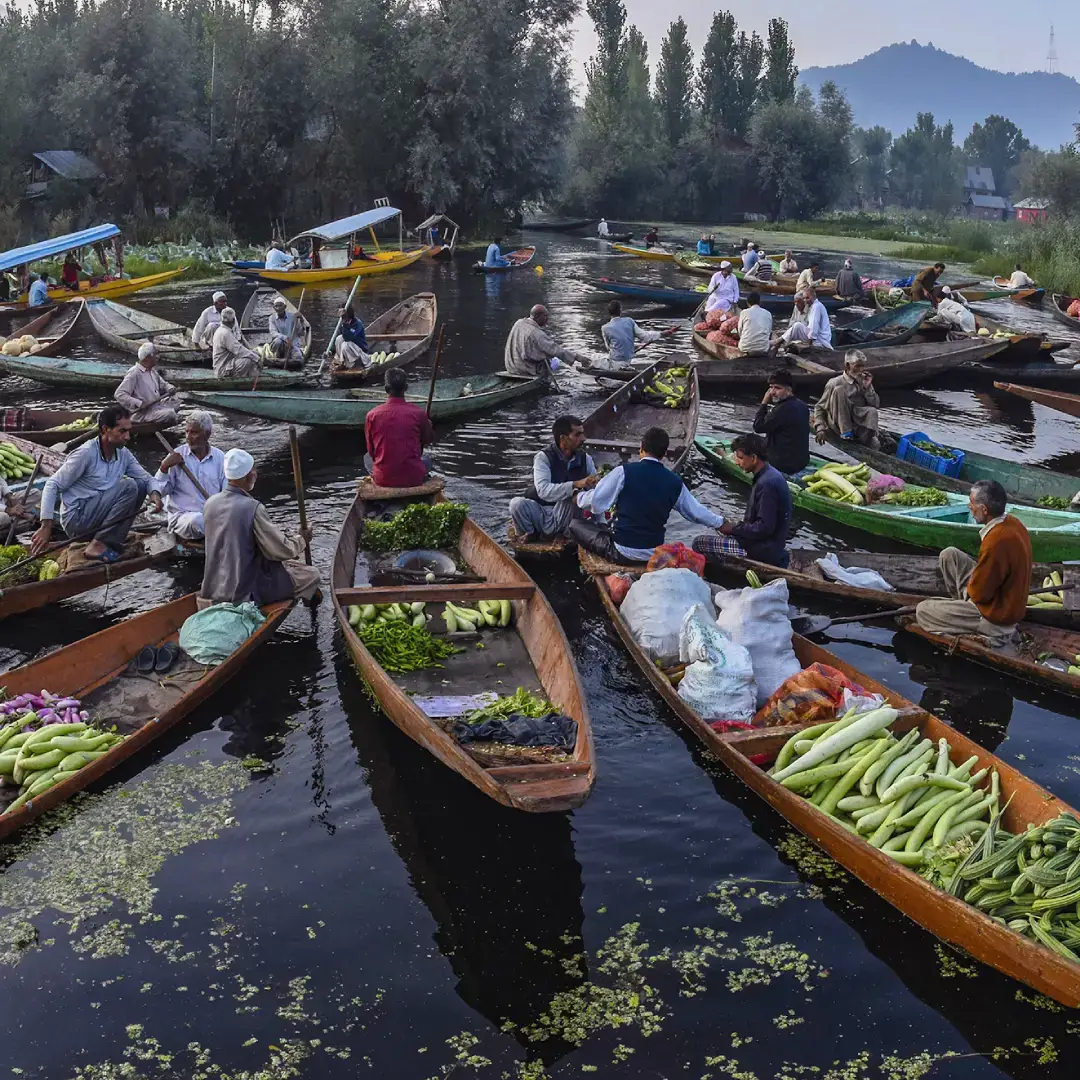 Floating Vegetanle Market