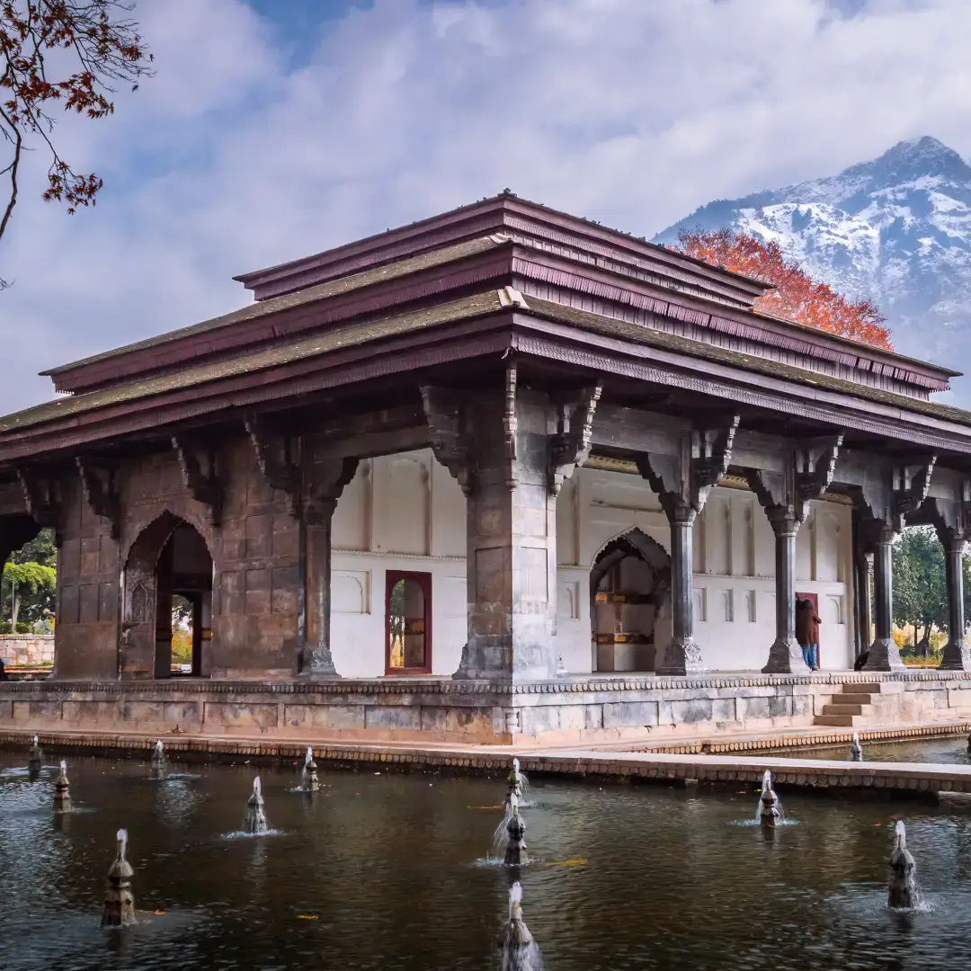 Shalimar Garden-Popular Tourist Attraction in Srinagar